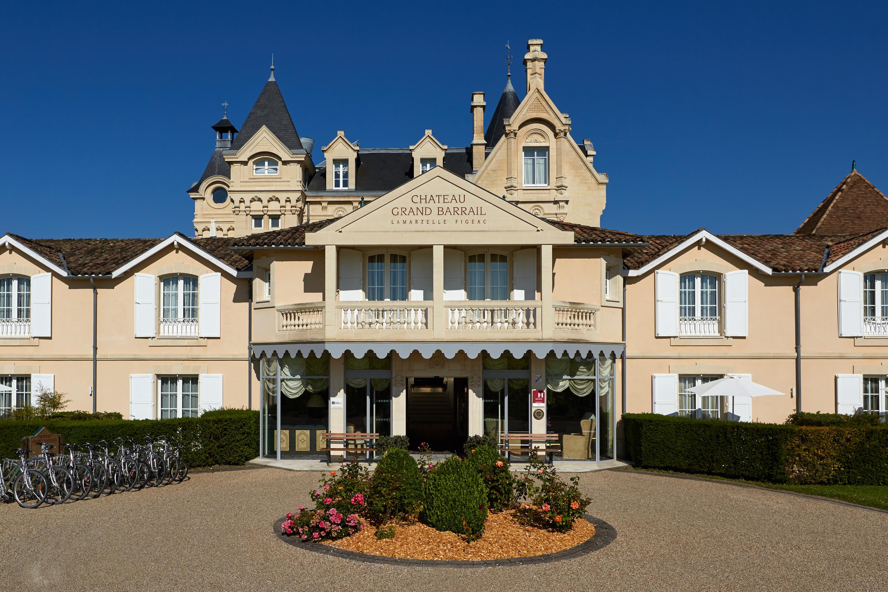 Chateau Hotel Grand Barrail Saint-Emilion Exterior photo